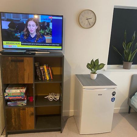 Very Large Double Room With Corner Sofa, Sky Tv, Netflix Etc, Fridge And Microwave Newhaven Buitenkant foto