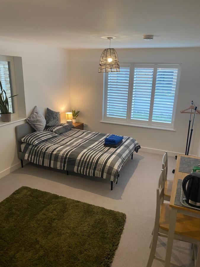 Very Large Double Room With Corner Sofa, Sky Tv, Netflix Etc, Fridge And Microwave Newhaven Buitenkant foto