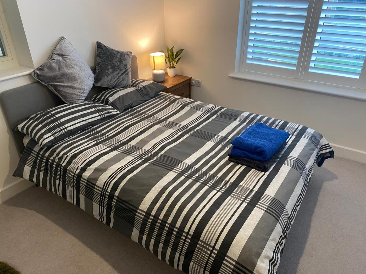 Very Large Double Room With Corner Sofa, Sky Tv, Netflix Etc, Fridge And Microwave Newhaven Buitenkant foto