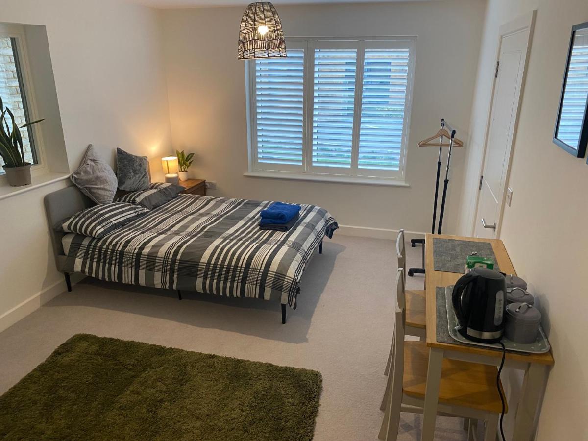 Very Large Double Room With Corner Sofa, Sky Tv, Netflix Etc, Fridge And Microwave Newhaven Buitenkant foto