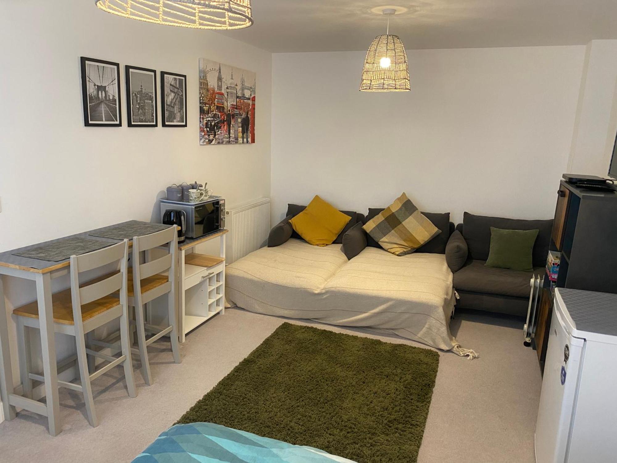 Very Large Double Room With Corner Sofa, Sky Tv, Netflix Etc, Fridge And Microwave Newhaven Buitenkant foto
