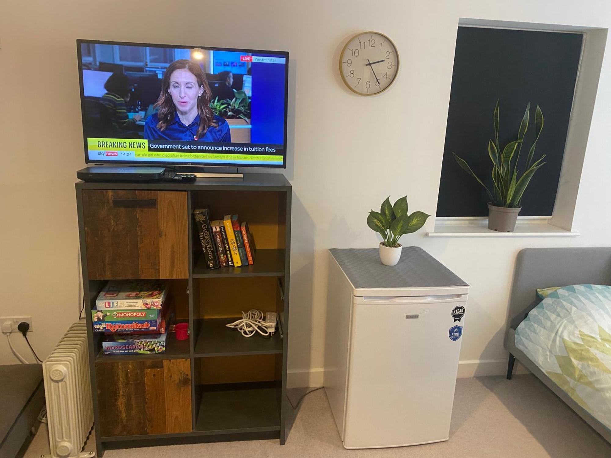Very Large Double Room With Corner Sofa, Sky Tv, Netflix Etc, Fridge And Microwave Newhaven Buitenkant foto