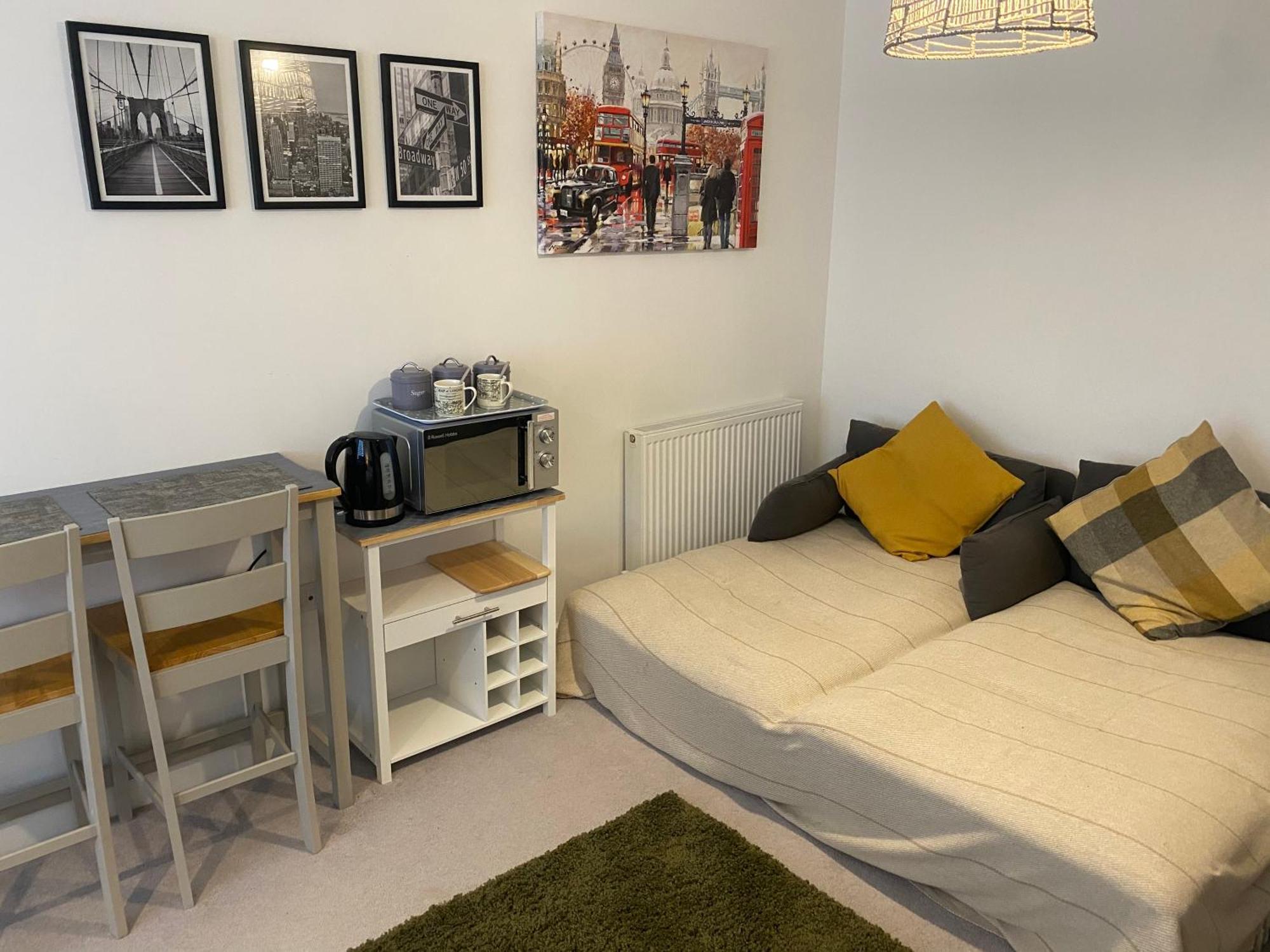Very Large Double Room With Corner Sofa, Sky Tv, Netflix Etc, Fridge And Microwave Newhaven Buitenkant foto